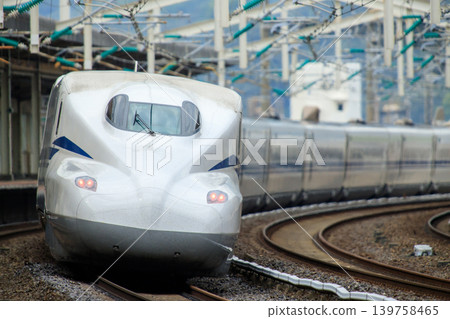 N700S系列列車駛過德山站 N700S系列列車駛過德山站 139758465