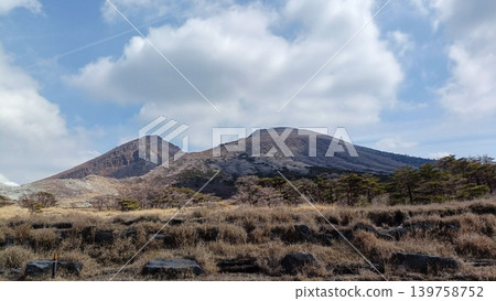 雄偉的卡拉庫尼山 雄偉的卡拉庫尼山 139758752
