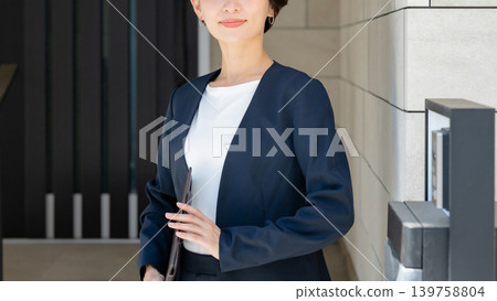 Smiling business woman holding a file 139758804