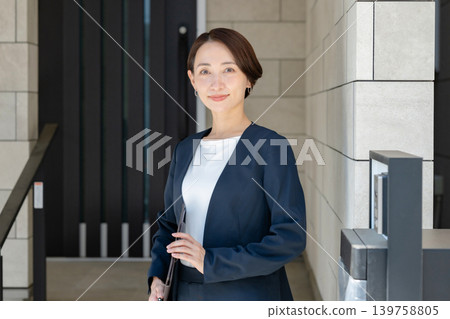 Smiling business woman holding a file 139758805