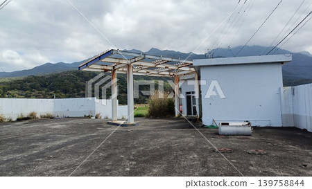 Bankrupt gas station Bankrupt gas station 139758844