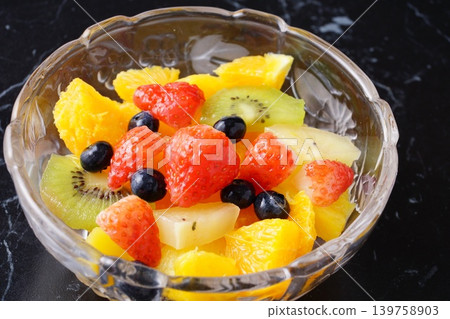 Delicious cut fruit Delicious cut fruit 139758903