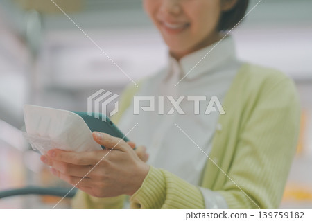 女生 女孩 女性 139759182