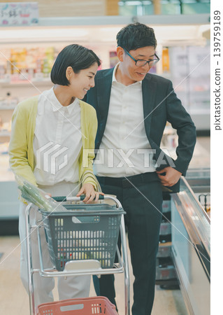 超級市場 超市 夫婦 139759189