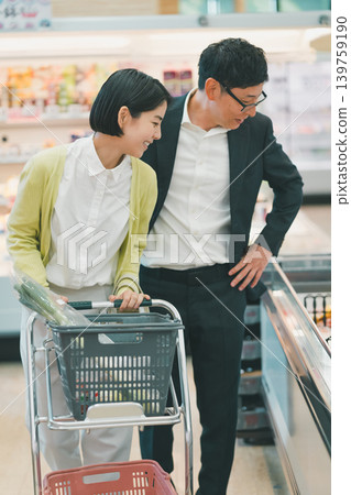 超級市場 超市 夫婦 139759190