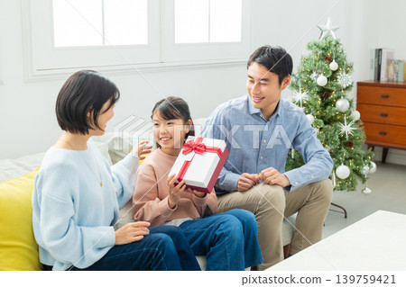 A family exchanging presents in the living room 139759421