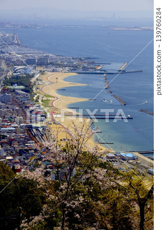 Enjoy views of Suma Beach and the cityscape of Kobe from the observation deck at Sumaura Mountain Park. Enjoy views of Suma Beach and the cityscape of Kobe from the observation deck at Sumaura Mountain Park. 139760284