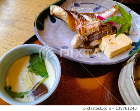 今日午餐:烤魚套餐 今日午餐:烤魚套餐 139761240