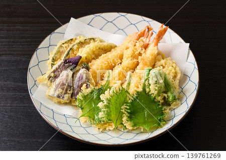 Assorted tempura 139761269
