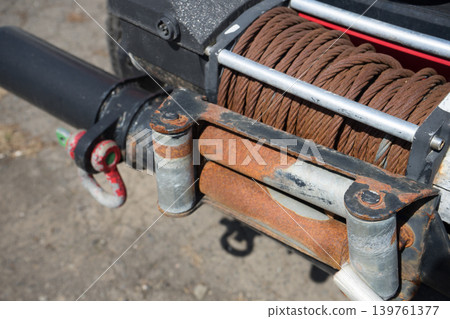 Rusty suspension winch 139761377