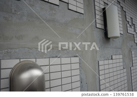 Tile wall under repair 139761538