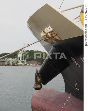 The bow of a ship at anchor The bow of a ship at anchor 139762288