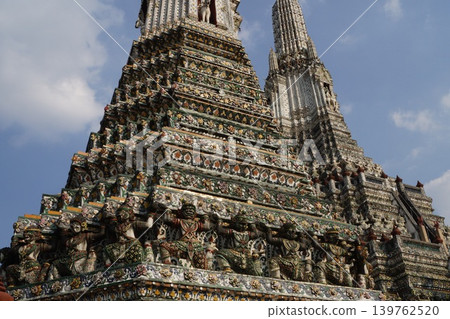 The large and small stupas of Wat Arun in Bangkok, Thailand The large and small stupas of Wat Arun in Bangkok, Thailand 139762520