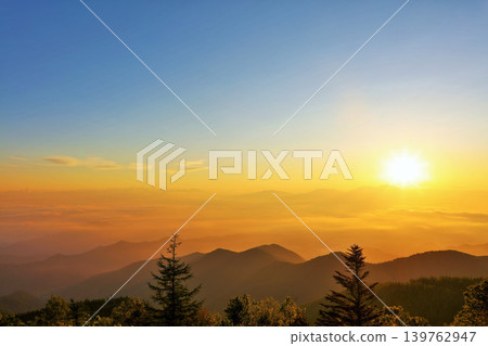 The sun at dawn from the Utsukushigahara Plateau in Nagano Prefecture The sun at dawn from the Utsukushigahara Plateau in Nagano Prefecture 139762947