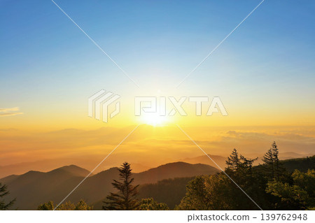 The sun at dawn from the Utsukushigahara Plateau in Nagano Prefecture The sun at dawn from the Utsukushigahara Plateau in Nagano Prefecture 139762948