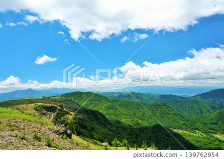 長野縣美原高原,藍天下的雄峠景色 長野縣美原高原,藍天下的雄峠景色 139762954