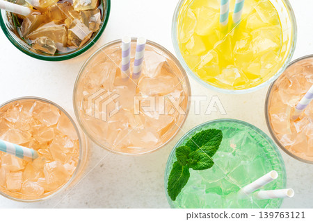 party iced drinks paper straws top view party iced drinks paper straws top view 139763121