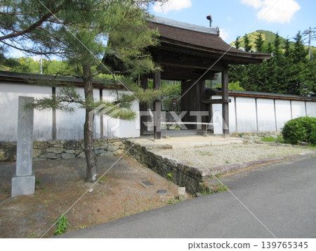 山口縣山口市!東春寺正門和四足門。 山口縣山口市!東春寺正門和四足門。 139765345