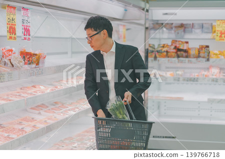 超級市場 超市 男人 139766718