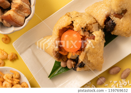 Zongzi (rice dumpling) Dragon Boat Festival Top view zongzi rice dumpling duanwu Taiwan チマキ 端午 Zongzi (rice dumpling) Dragon Boat Festival Top view zongzi rice dumpling duanwu Taiwan チマキ 端午 139769632