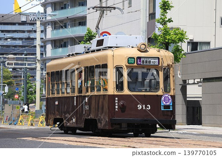 [Hiroshima Electric Railway] 900 series, Line L (Circular line: Inarimachi - Matobamachi) 139770105