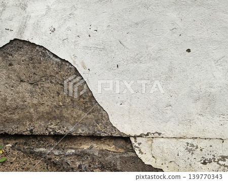 Broken Concrete Wall Texture With Peeling Surface 139770343
