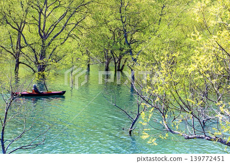 白川湖水下森林獨木舟之旅(山形縣飯出町,4月下旬) 白川湖水下森林獨木舟之旅(山形縣飯出町,4月下旬) 139772451