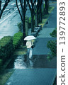在一個下雨的早晨，一群撐著同款雨傘的婦女走向火車站。 139772893