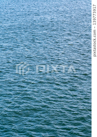 A gentle sea surface 139773917