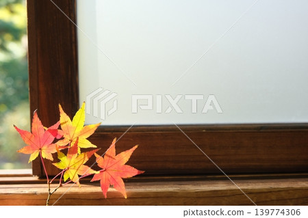 Autumn image material featuring window frames and maple leaves Autumn image material featuring window frames and maple leaves 139774306