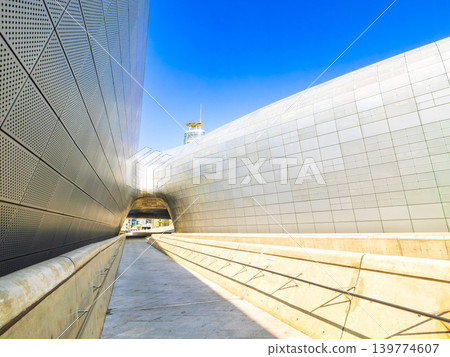 Seoul's new landmark: Dongdaemun Design Plaza (DDP), a cultural and commercial complex. 139774607