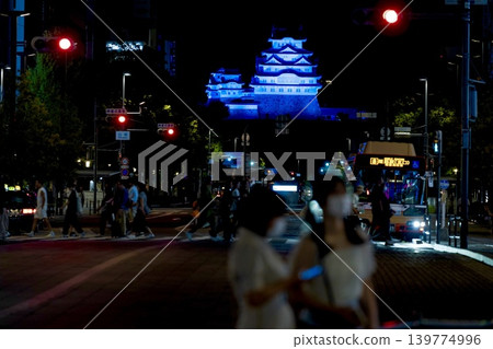 世界遺產與國寶姬路城，夜幕降臨後燈火輝煌。 139774996