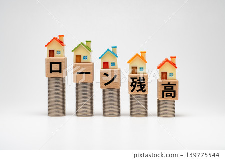 Image of a mortgage loan balance steadily decreasing Image of a mortgage loan balance steadily decreasing 139775544