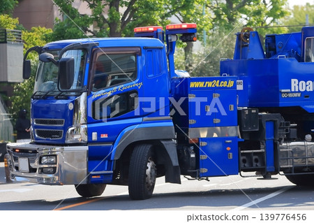 Large tow truck Large tow truck 139776456