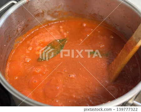 Preparing the tomato sauce Preparing the tomato sauce 139777322