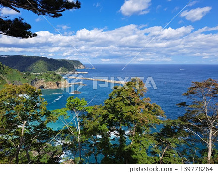 三陸重建國立公園,熊之花:湛藍的天空和太平洋的全景。 三陸重建國立公園,熊之花:湛藍的天空和太平洋的全景。 139778264