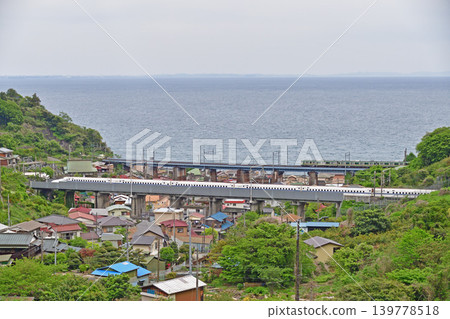 東海道本線,早川至根武川,JR東日本,E231系1000系;東海道新幹線,N700S系,JR東海 東海道本線,早川至根武川,JR東日本,E231系1000系;東海道新幹線,N700S系,JR東海 139778518