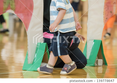 [Nursery school sports day obstacle course] 139778647