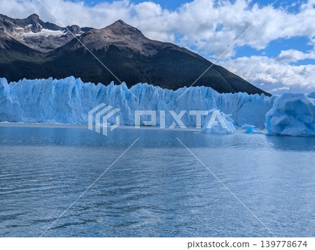 Edge of Perito Moreno Glacier in Los Glaciares National Park Edge of Perito Moreno Glacier in Los Glaciares National Park 139778674