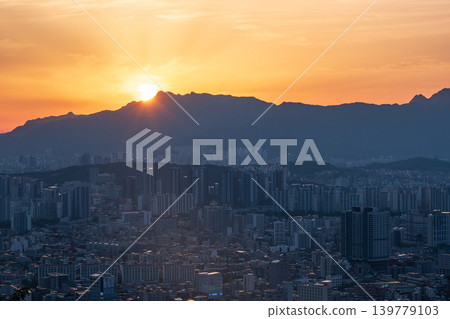 Breathtaking night view of Seoul cityscape and glowing city lights during blue hour twilight from Yongmasan Mountain, South Korea Breathtaking night view of Seoul cityscape and glowing city lights during blue hour twilight from Yongmasan Mountain, South Korea 139779103