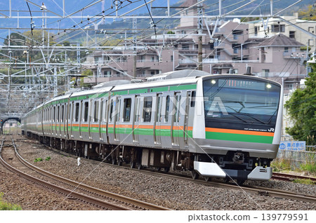 東海道本線真鶴JR東E233系列3000系列U231形成（大山） 139779591