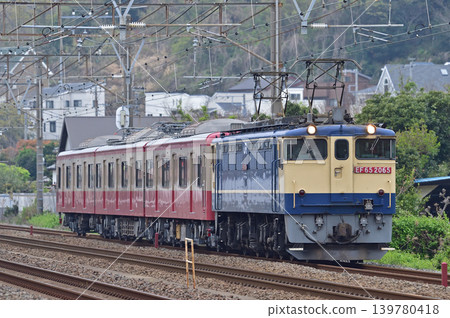 Tokaido Main Line, Ninomiya - Oiso, JR East EF65-2065 + Izuhakone Railway 5000 series 5501 formation 139780418