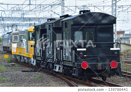 Tokaido Main Line, Seisho Freight Line, JR Freight, EF66 131 + E195 series 1000 series, ST-2 + ST-3 formation Tokaido Main Line, Seisho Freight Line, JR Freight, EF66 131 + E195 series 1000 series, ST-2 + ST-3 formation 139780441
