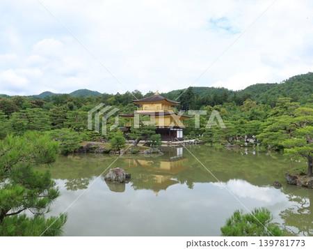 京都、鹿園寺（金閣寺）、金閣寺、金閣寺、鏡子池 139781773