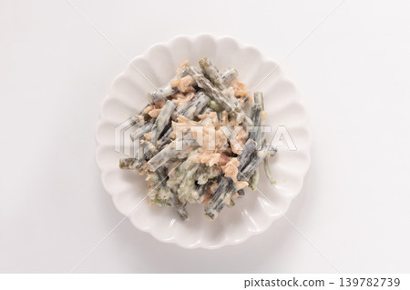 【秋田縣產蕨菜】鮪魚蛋黃醬蕨菜 【秋田縣產蕨菜】鮪魚蛋黃醬蕨菜 139782739