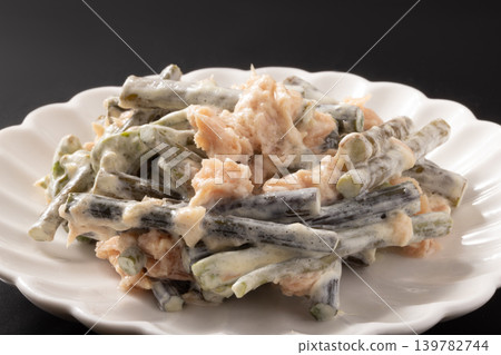 [Akita Prefecture-grown bracken] Bracken with tuna mayonnaise 139782744
