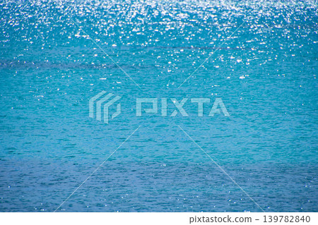 波光粼粼、清澈透明的藍色海洋 - 背景素材 波光粼粼、清澈透明的藍色海洋 - 背景素材 139782840