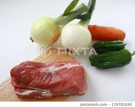糖醋裡肌的配料(白色背景) 糖醋裡肌的配料(白色背景) 139782848