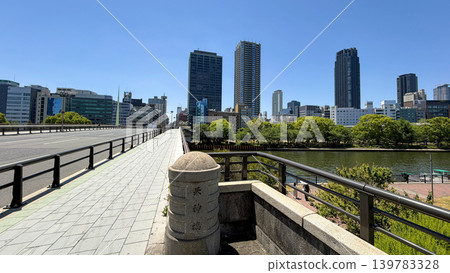 Scenery around the north end of Tenjinbashi Bridge in Kita Ward, Osaka City Scenery around the north end of Tenjinbashi Bridge in Kita Ward, Osaka City 139783328