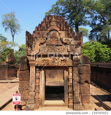 Banteay Srei: The Mona Lisa of the East 139783952